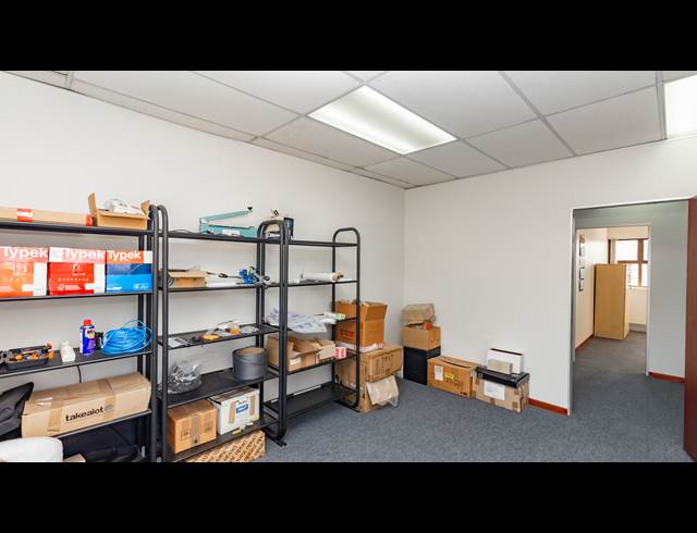 127M² OFFICE TO LET IN ROBINDALE