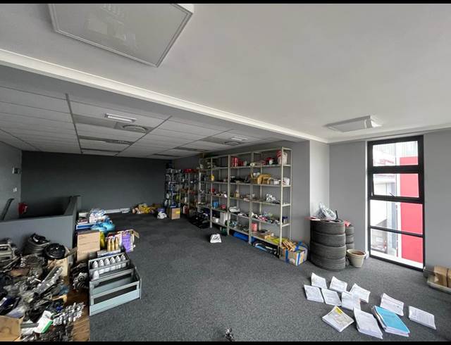 342M² WAREHOUSE RENTED IN STIKLAND INDUSTRIAL