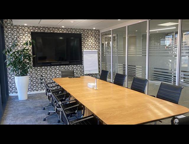 1,310M² OFFICE TO LET IN BIRNAM