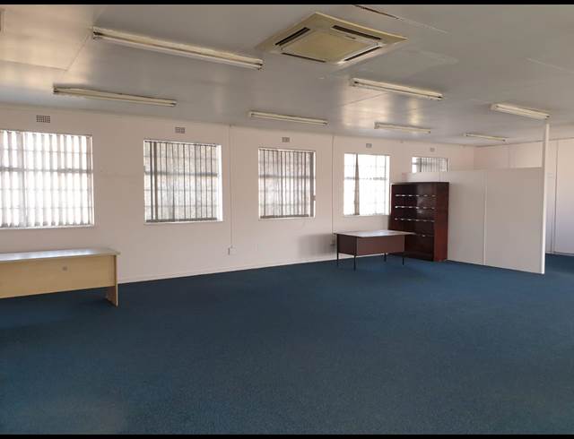 153M² OFFICE RENTED IN WADEVILLE