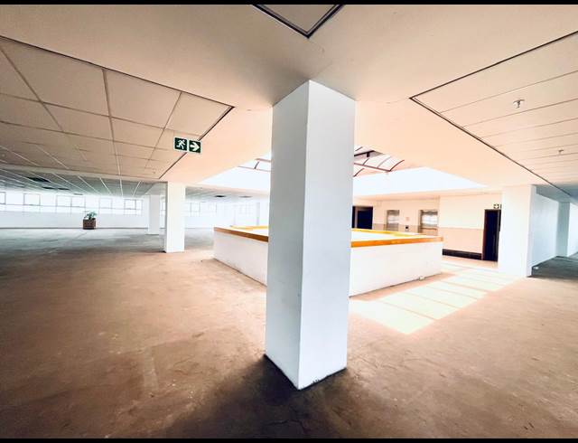 1,110M² RETAIL TO LET IN HALFWAY HOUSE