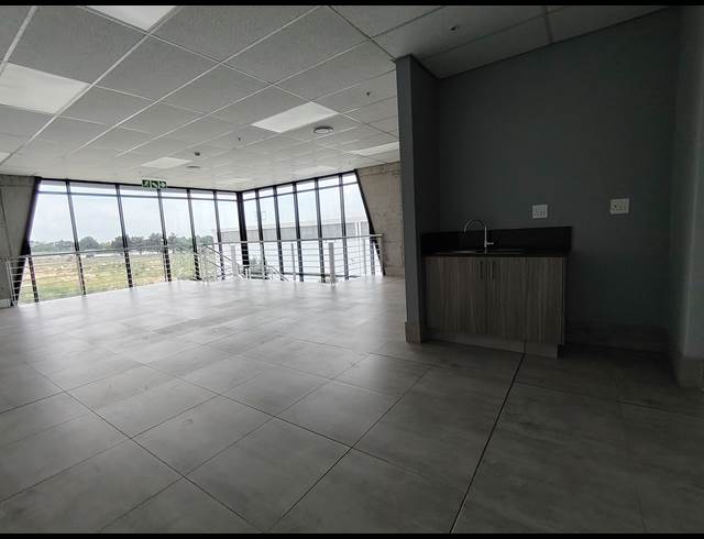 1,700M² WAREHOUSE TO LET IN AIRPORT PARK