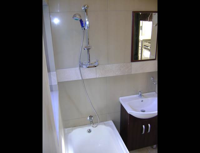 1 bed property to rent in CYRILDENE