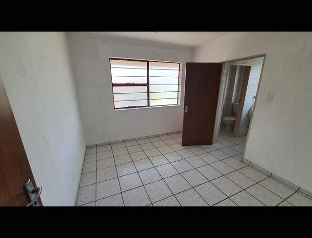 1,000M² WAREHOUSE TO LET IN SEBENZA