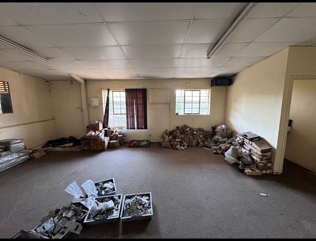 410M² WAREHOUSE TO LET IN MOUNT EDGECOMBE