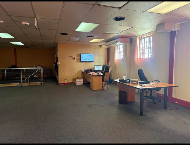 300M² WAREHOUSE TO LET IN HALFWAY HOUSE