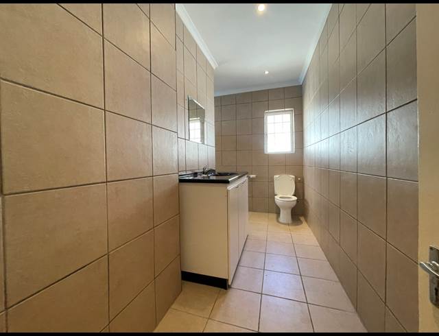 220M² BUILDING TO LET IN SEA POINT