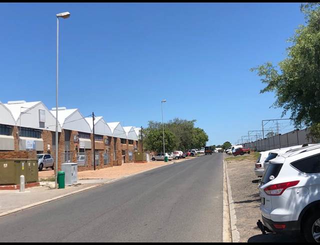 435M² WAREHOUSE TO LET IN STIKLAND INDUSTRIAL