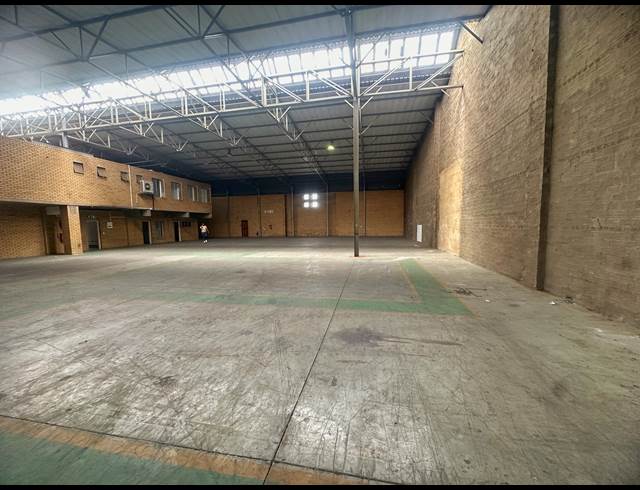 1,410M² WAREHOUSE TO LET IN MEADOWDALE