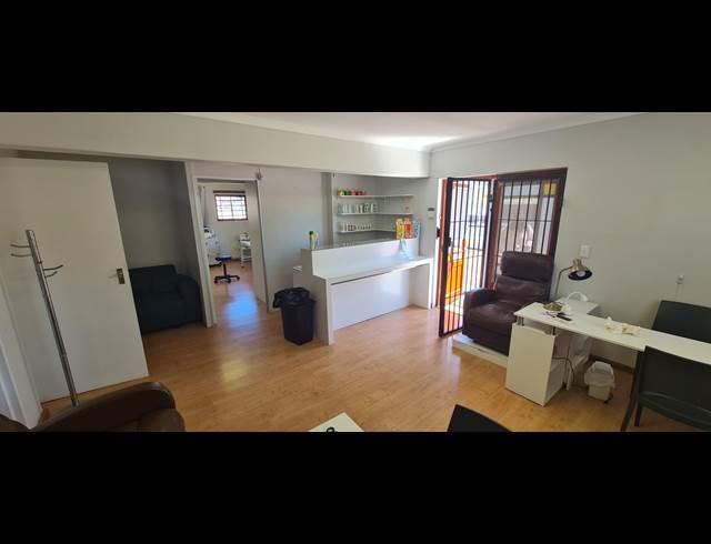 67M² OFFICE RENTED IN WYNBERG