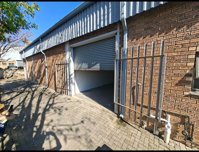 200M² WAREHOUSE TO LET IN RIVERSIDE PARK