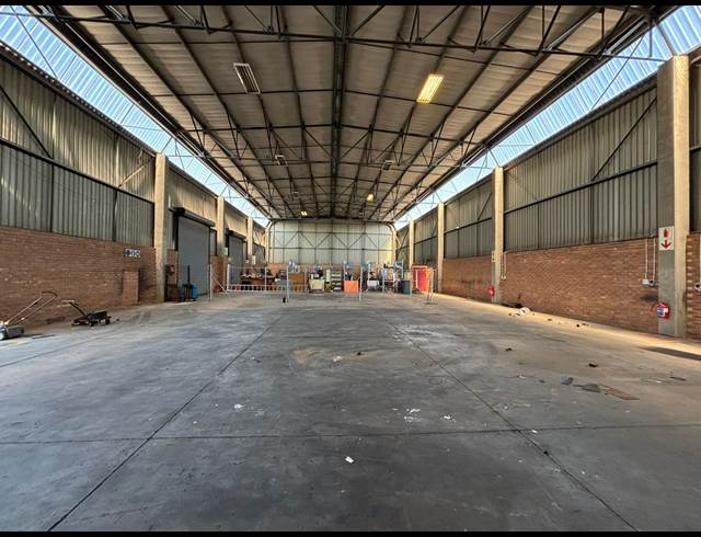 998M² WAREHOUSE TO LET IN JET PARK
