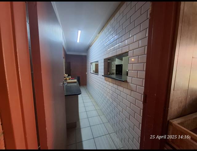 210M² BUILDING TO LET IN PIONEER PARK
