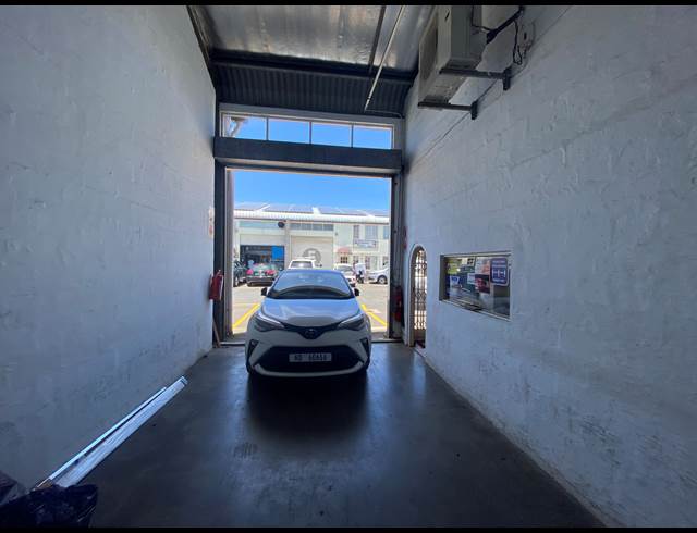 260M² WAREHOUSE TO LET IN SPRINGFIELD