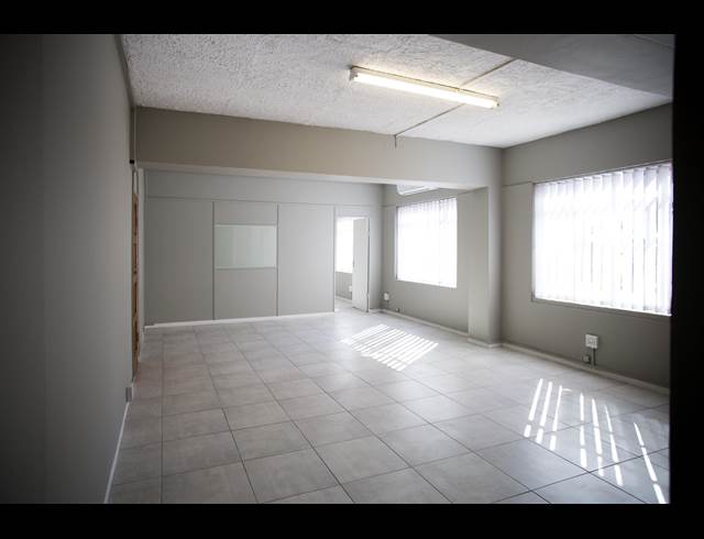107M² OFFICE TO LET IN ALBERTON NORTH