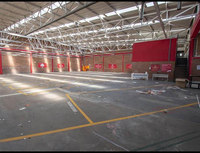 1,161M² WAREHOUSE TO LET IN FONTAINEBLEAU