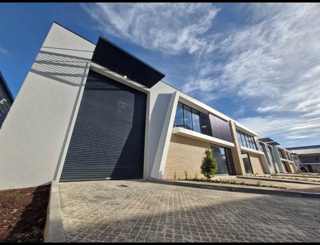 409M² WAREHOUSE TO LET IN STIKLAND INDUSTRIAL