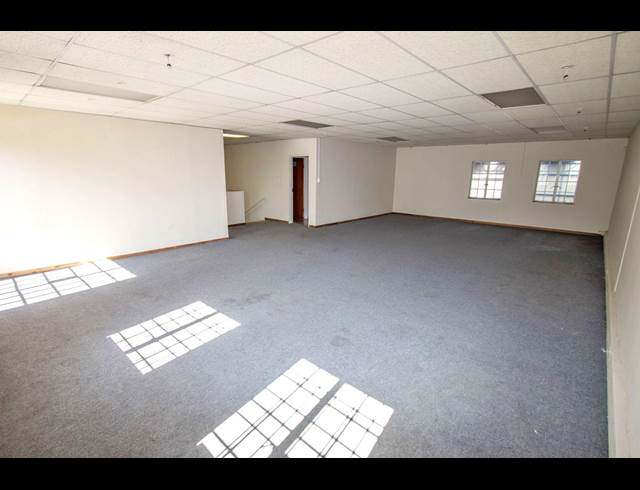 1,051M² OFFICE TO LET IN HALFWAY HOUSE