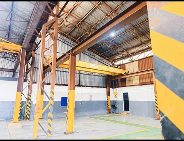 513M² BUILDING TO LET IN APEX