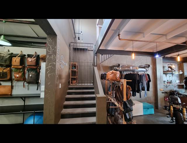 75M² BUSINESS TO LET IN WOODSTOCK