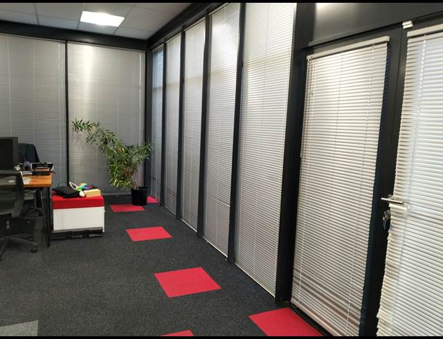156M² OFFICE TO LET IN DURBANVILLE CENTRAL