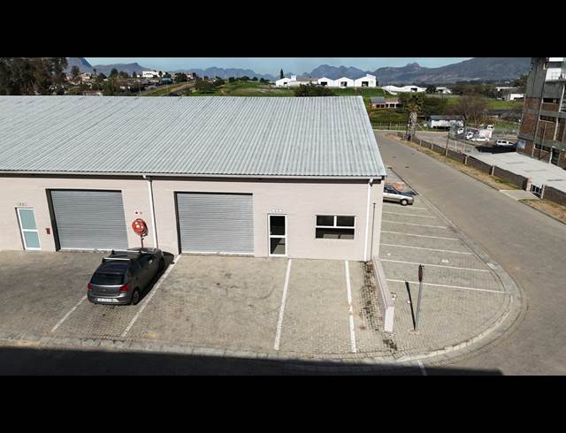 200M² WAREHOUSE TO LET IN WELLINGTON CENTRAL