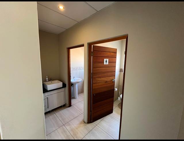 72M² OFFICE TO LET IN WITPOORT ESTATES