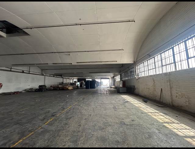1,400M² WAREHOUSE TO LET IN INDUSTRIA WEST