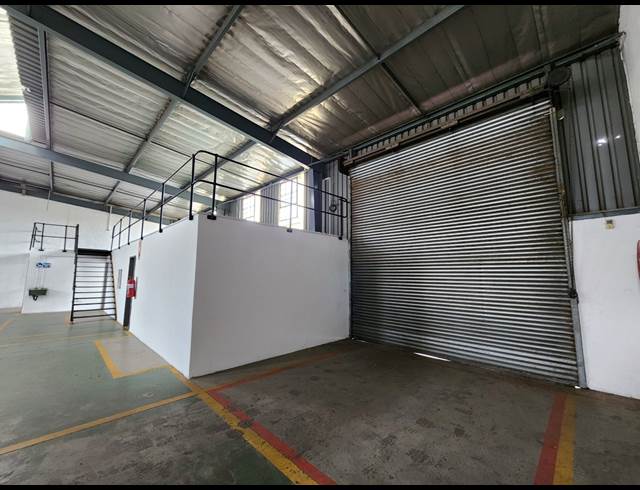 335M² WAREHOUSE TO LET IN DENVER
