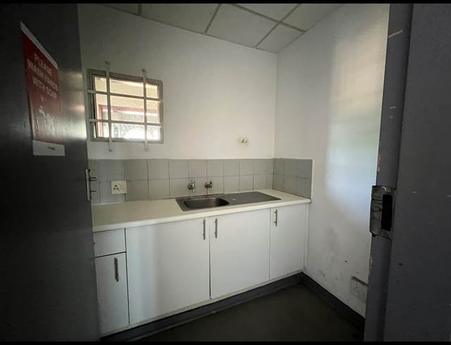124.80M² OFFICE TO LET IN HIGHVELD
