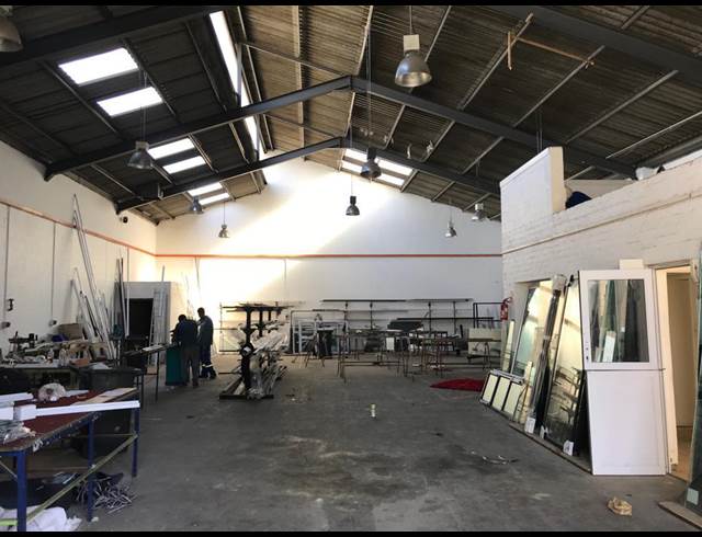 375M² BUILDING TO LET IN PAROW INDUSTRIAL