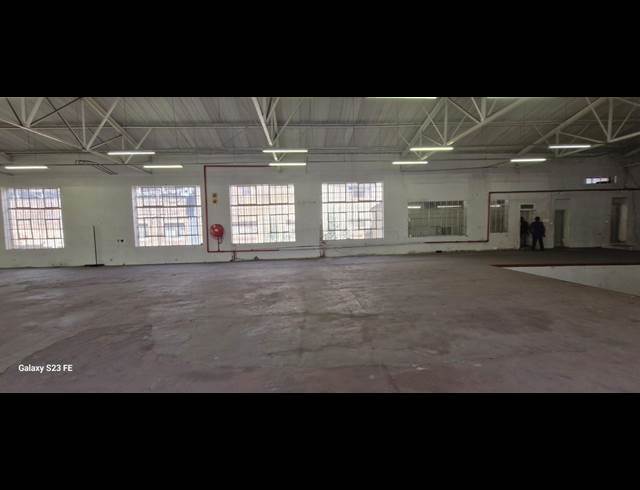 1,700M² WAREHOUSE TO LET IN VILLAGE MAIN