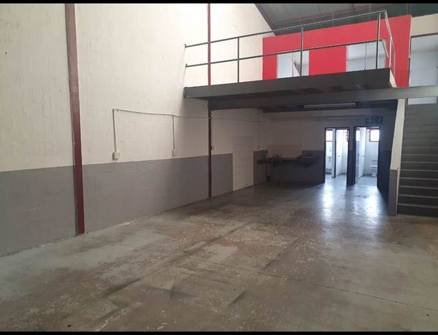 138M² WAREHOUSE TO LET IN MAXMEAD