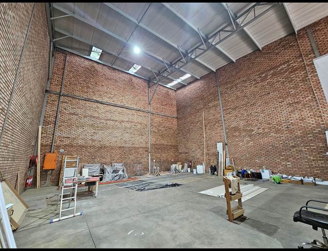 306M² WAREHOUSE TO LET IN MEADOWDALE