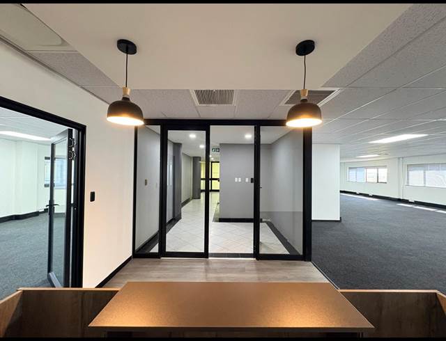 738M² OFFICE TO LET IN MIDRIDGE PARK