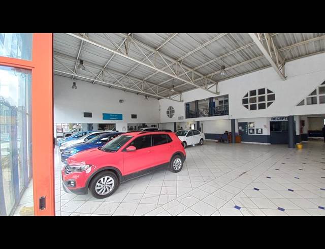 2,300M² SHOWROOM TO LET IN ANDERBOLT