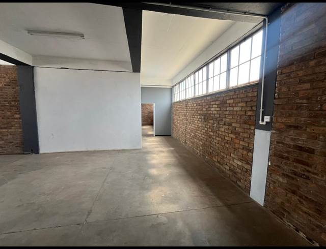 261M² WAREHOUSE TO LET IN EASTLEIGH