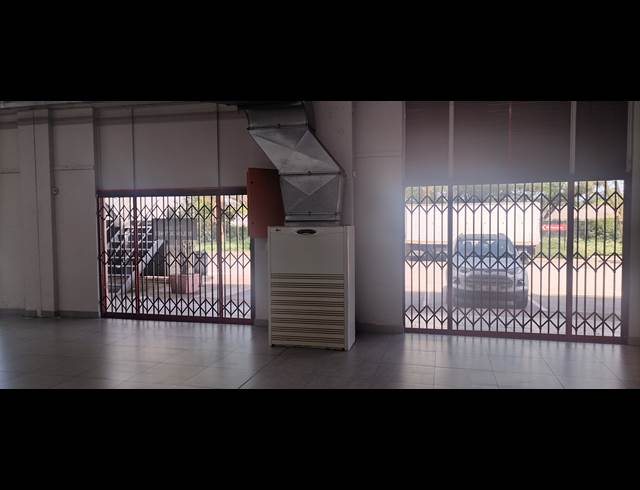 1,271M² BUSINESS TO LET IN RIVERSIDE PARK