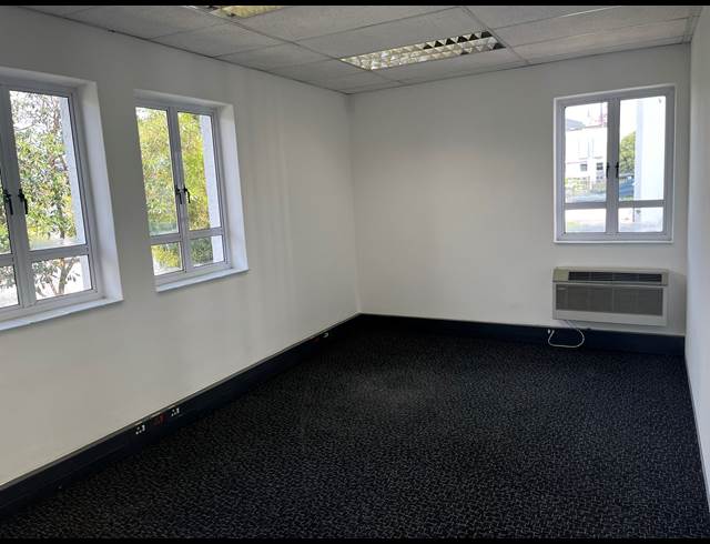1,224M² OFFICE TO LET IN BRYANSTON
