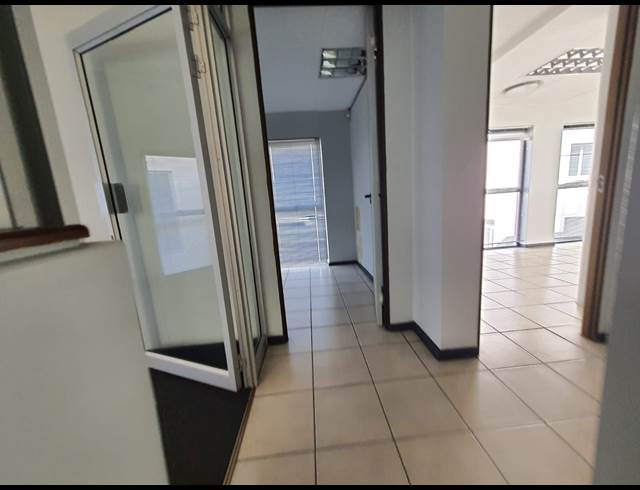152M² OFFICE TO LET IN HATFIELD