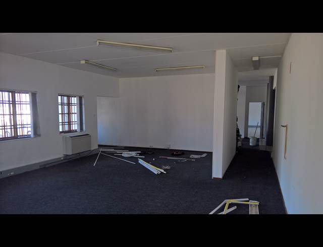 1,200M² WAREHOUSE TO LET IN HALFWAY HOUSE
