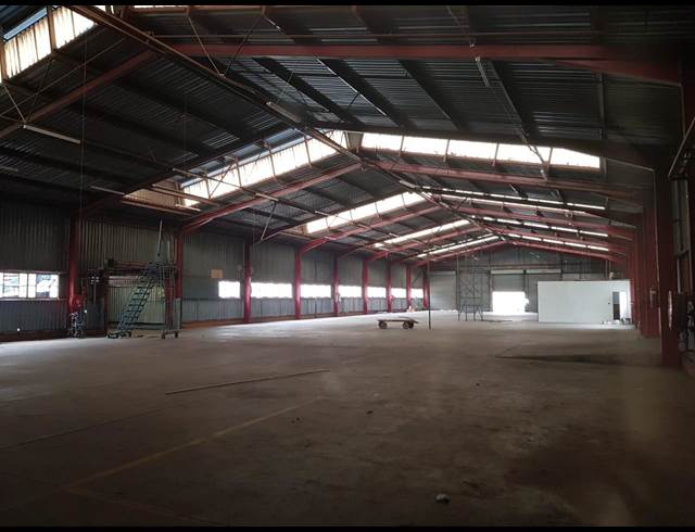 1,870M² WAREHOUSE RENTED IN AMALGAM