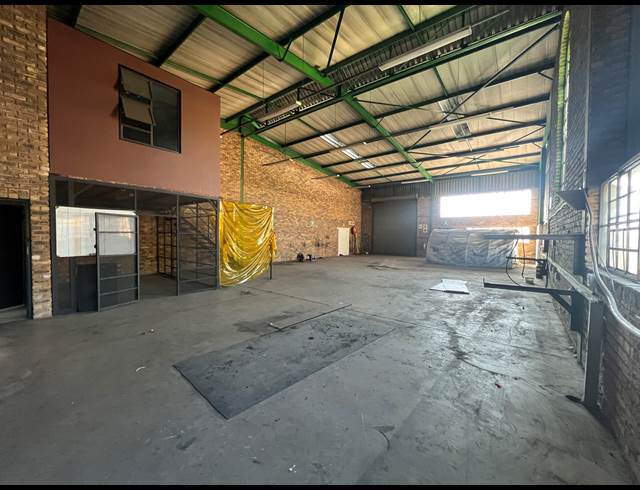 306M² WAREHOUSE TO LET IN HENNOPSPARK INDUSTRIAL