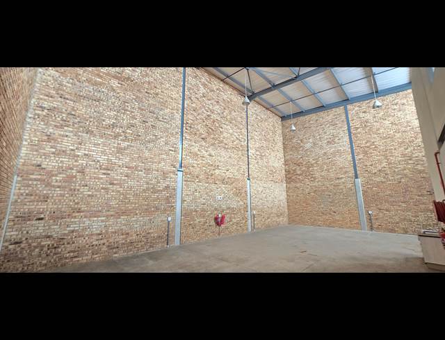 318M² WAREHOUSE TO LET IN NORTH RIDING