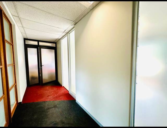 325.90M² OFFICE TO LET IN WOODMEAD