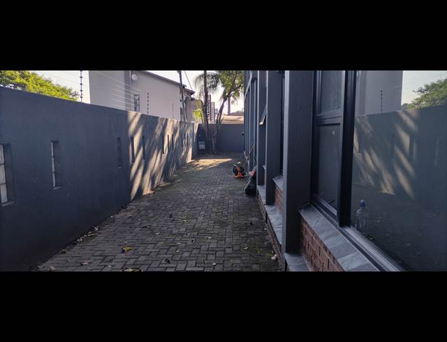 132M² OFFICE TO LET IN SONHEUWEL