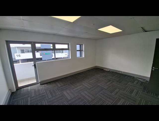498M² WAREHOUSE TO LET IN STIKLAND INDUSTRIAL