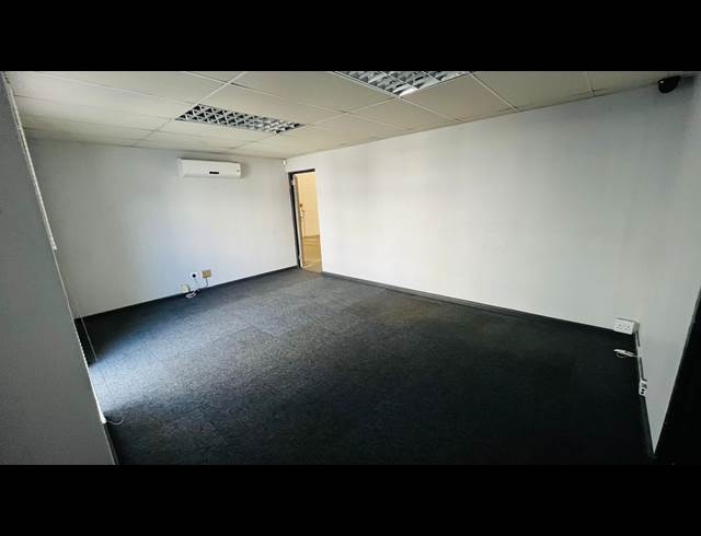 391M² WAREHOUSE TO LET IN PAARDEN EILAND