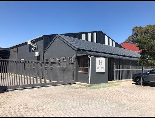 1,220M² WAREHOUSE TO LET IN STIKLAND INDUSTRIAL