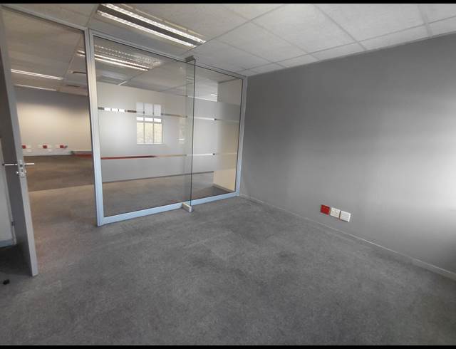 383M² OFFICE TO LET IN BRYANSTON